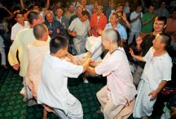 Говинда СВАМИ: Да пребудет счастье с вами!