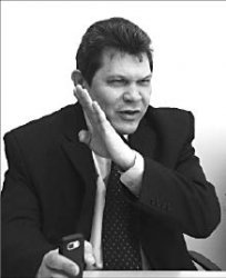 Маленький мальчик нашел пистолет...