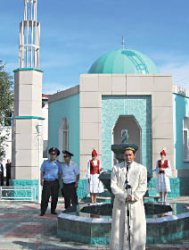 Источник за решеткой