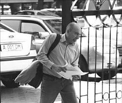 Без десяти - двадцать пять