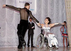 Танцующие в колясках