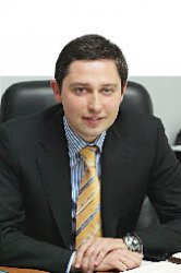 С такими партнерами врагов не надо!