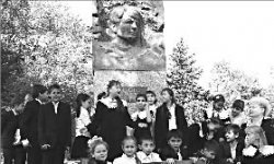 Звени, звени, златая Русь!