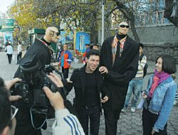 Не ломайте им комедию!