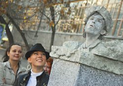 Не ломайте им комедию!