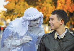 Не ломайте им комедию!