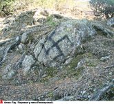 Свастики на скалах