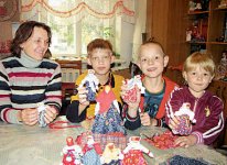 Вынул куклу из кармана