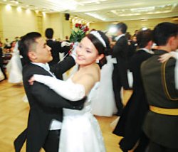 На фоне Пушкиной