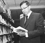 Министр взялся за книжки