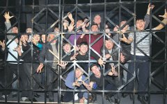 Им бы ставить комедию, а они ее ломают