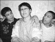 На руках через весь город