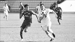 Мяч - на центр