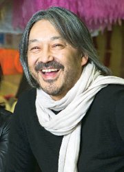 Подавая одежды