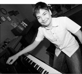 Лучше бы он на домбре играл!