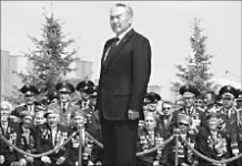 От благодарных потомков