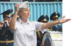 Она - свой парень