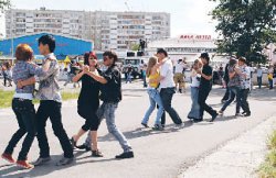 Танцуют все!