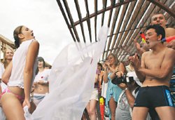 Мокрые и красивые