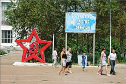 Четыре колеса возят тело, а два - душу