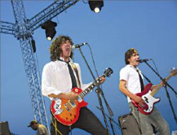 Четыре колеса возят тело, а два - душу