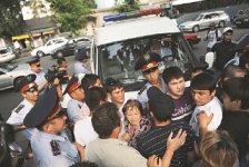 С глаз долой, из центра вон