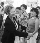 Не помогла, но выслушала