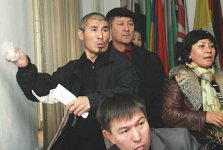 Взялись за яйца 