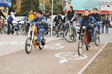 Ходят тут всякие - ездить негде!