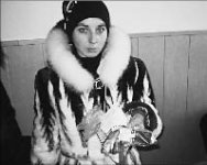 Ей метнули в спину нож