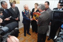 Обнимая небо крепкими руками…