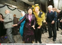 В пляс идут одни старики