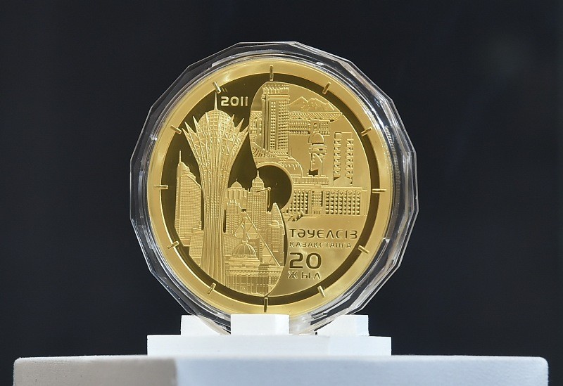 Золотая монета к 20-летию независимости страны.