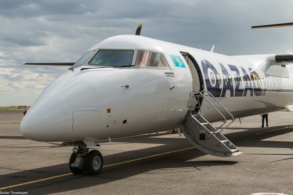 Qazaq air. Qazaq Air самолеты. Qazaq Air дх4. Bombardier Qazaq Air. Flexair самолет.