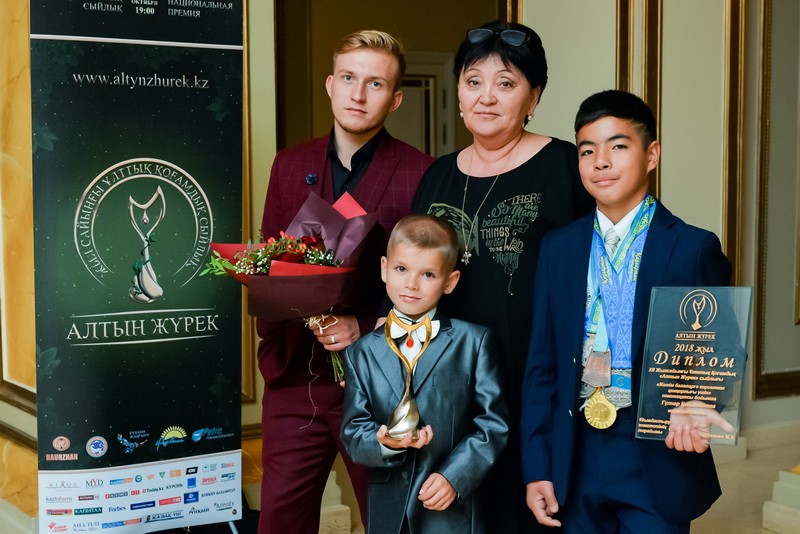 Гульнар КАБЫЛБЕКОВА с сыновьями.