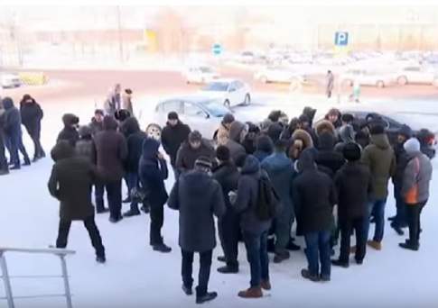 Правовой безграмотностью объяснили в минтруда и соцзащиты РК реакцию рабочих «Абу-Даби Плаза» в Астане на увольнения