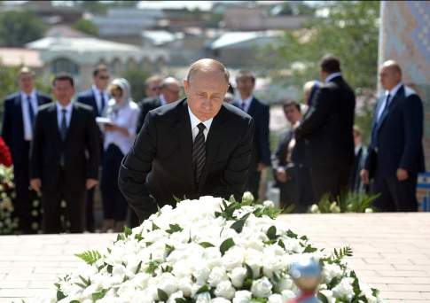 Владимир Путин почтил память Ислама Каримова в Самарканде