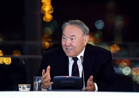 Надо остаться в истории своими делами, а не какими-то памятниками – Назарбаев