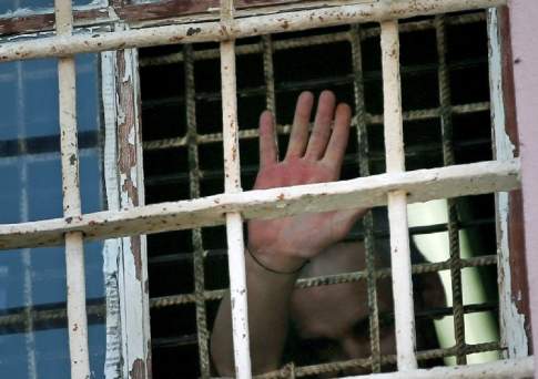 Осужденным врачам и возместившим ущерб коррупционерам в РК смягчили условия отбывания наказания