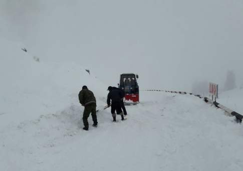 Автодорогу Алматы - БАО очистили после схода снежной лавины