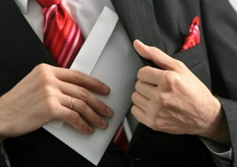 7,7 млрд тенге составила сумма ущерба по коррупционным уголовным делам в Казахстане в 2015 году