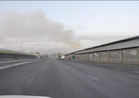 В Алматы на рынке "Барыс-4" произошел пожар