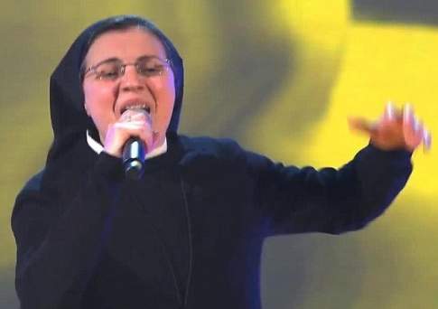 Итальянская монахиня, спевшая на ток-шоу «Голос Италии», прославилась на весь мир (ВИДЕО)