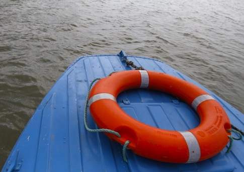 Один человек погиб и трое пострадали при столкновении двух моторных лодок в Атырау