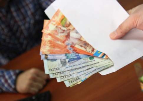 Более 2 млн тенге штрафа выплатит сельский аким за вымогательство в Карагандинской области