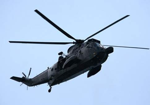 В Малайзии вертолет с военными упал на крышу школы