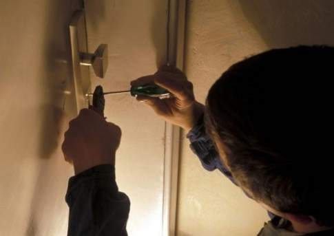 ОПГ, подозреваемую в серийных квартирных кражах, задержали в Усть-Каменогорске