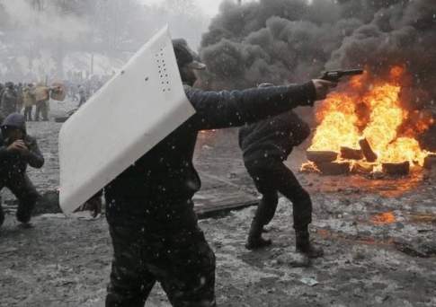 Участников протестов при наличии оружия у любого намерены причислять к боевикам в Казахстане