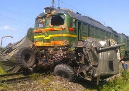 Водитель «КамАЗа», совершившего столкновение с поездом в Атырауской области, госпитализирован в больницу