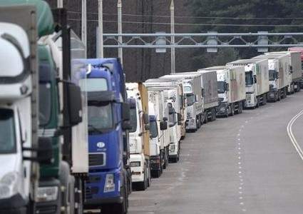 Сотни фур простаивают на казахстанско-российской границе